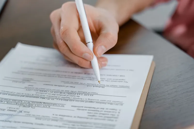 Lo que tu casero no puede imponerte: cláusulas nulas en contratos de alquiler y cómo actuar si las encuentras